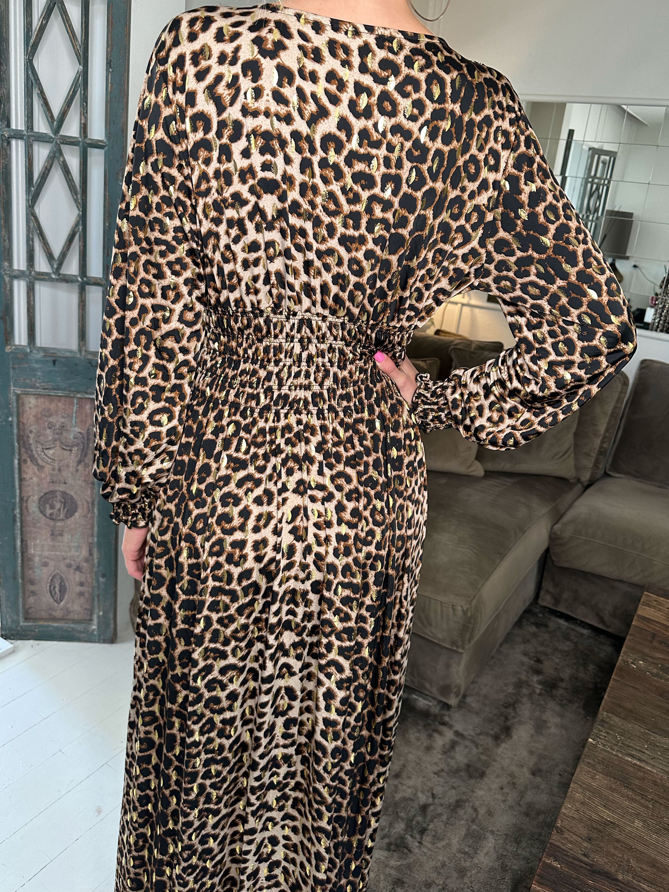 Pams Animal L/S - Lång elastisk klänning i skrynkelfritt tyg med långa ärmar